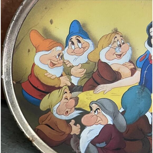 Vintage Walt Disney Snow White Seven Dwarfs Round Candy Tin Litho Great Britain - Picture 6 of 6